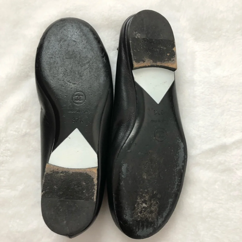 CHANEL leather moccasin